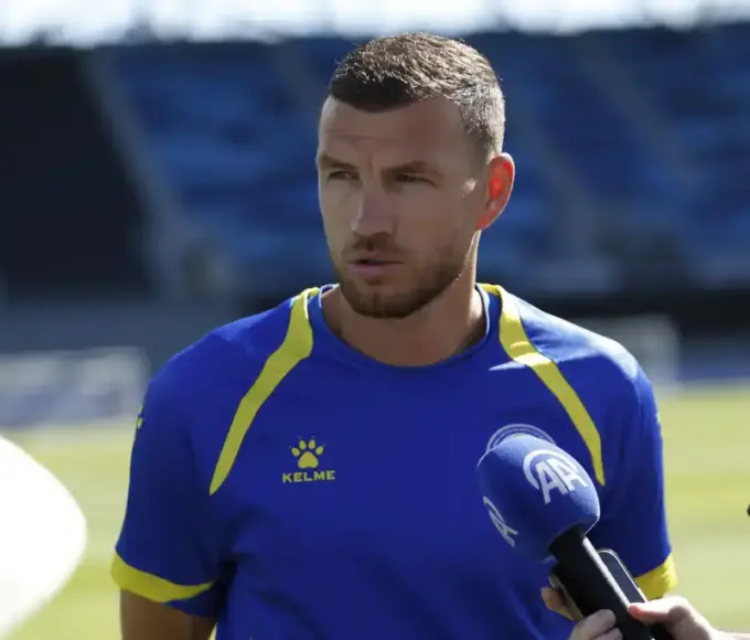 Fena/Amer Kajmović
